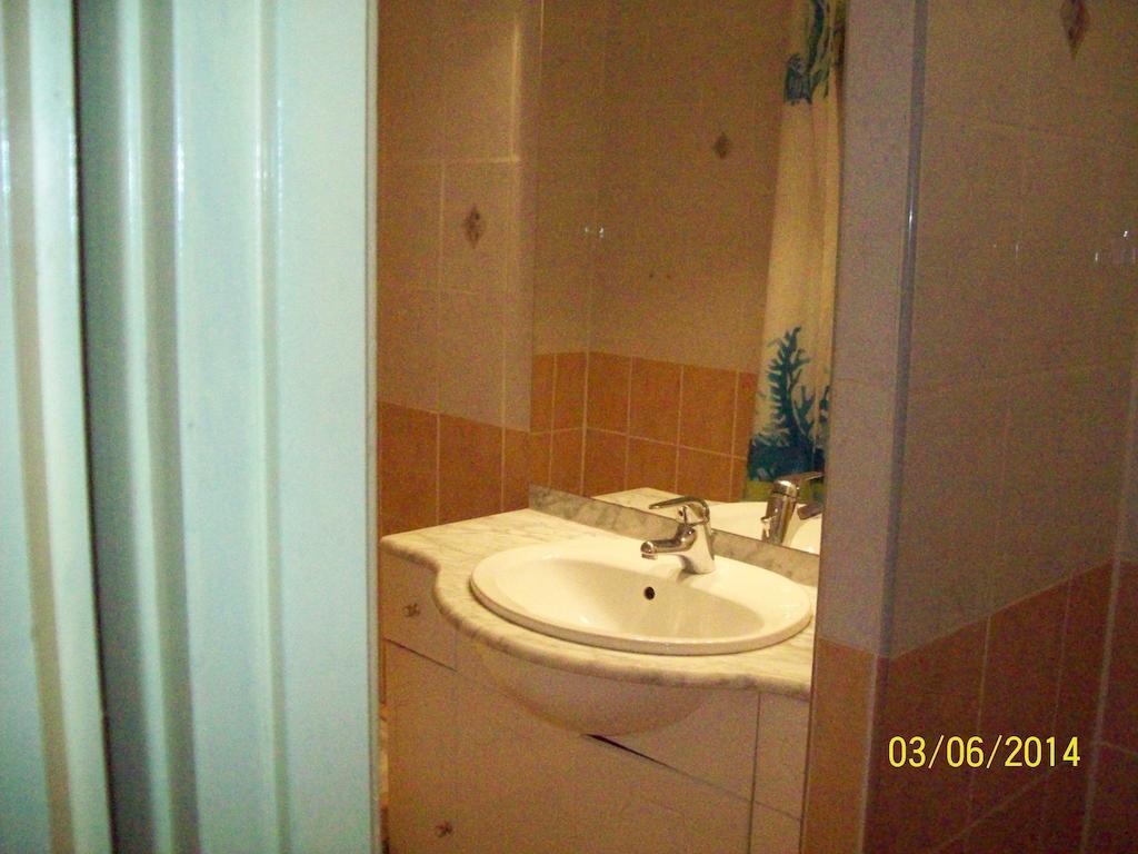 Le Relais Des Blaches Hotel Pierrelatte Habitación foto